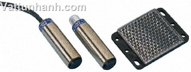 Switch, sensor, photoelectric, cylindrical, metal case, M18, pre cabled, XU8-M18MA230
